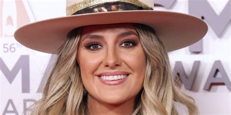 country singer with booty|Lainey Wilson Is Toned All Over In New IG Pics After。